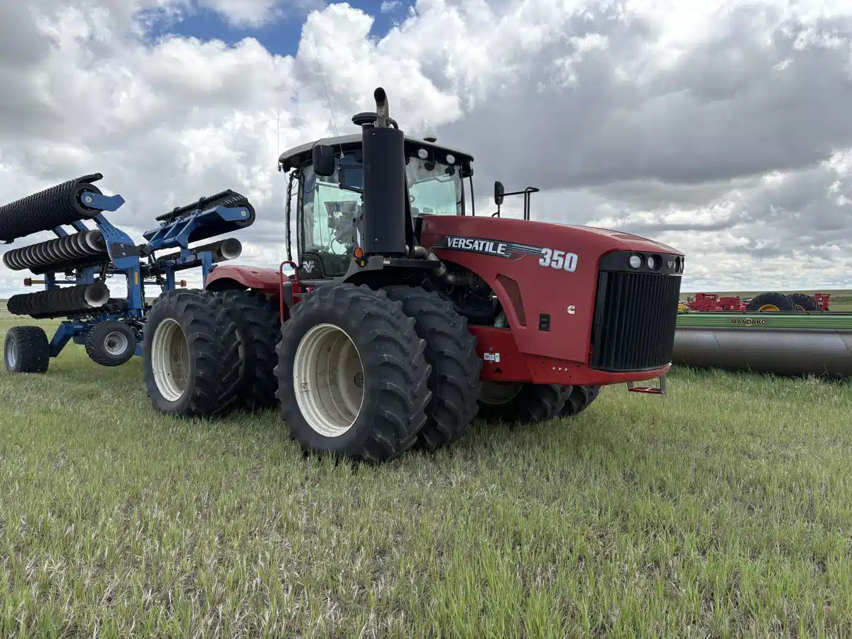 Gallery image 2 for 2013 Versatile 350 Tractor