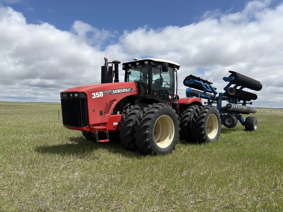 Gallery image 1 for 2013 Versatile 350 Tractor