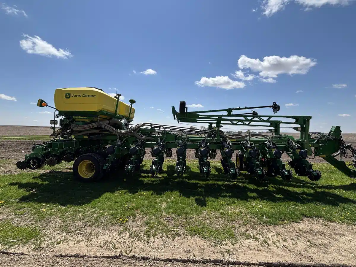 Gallery image 2 for 2024 John Deere DB60 Planter