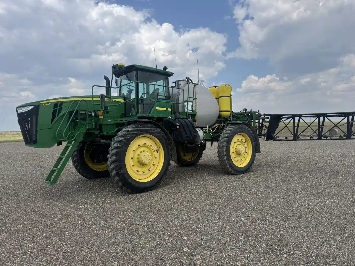Gallery image 2 for 2014 John Deere 4940 Sprayer - Self Propelled