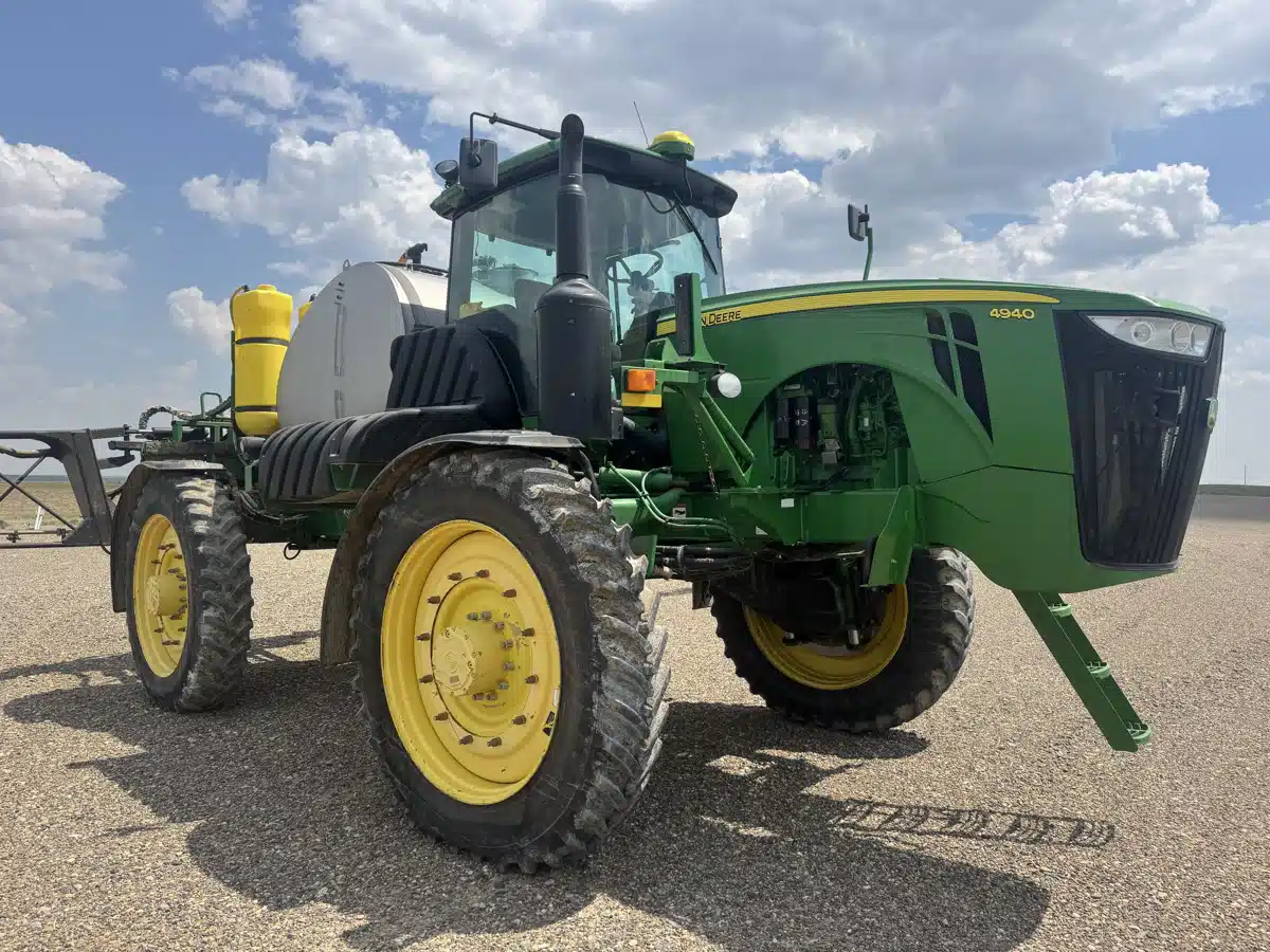 Gallery image 1 for 2014 John Deere 4940 Sprayer - Self Propelled
