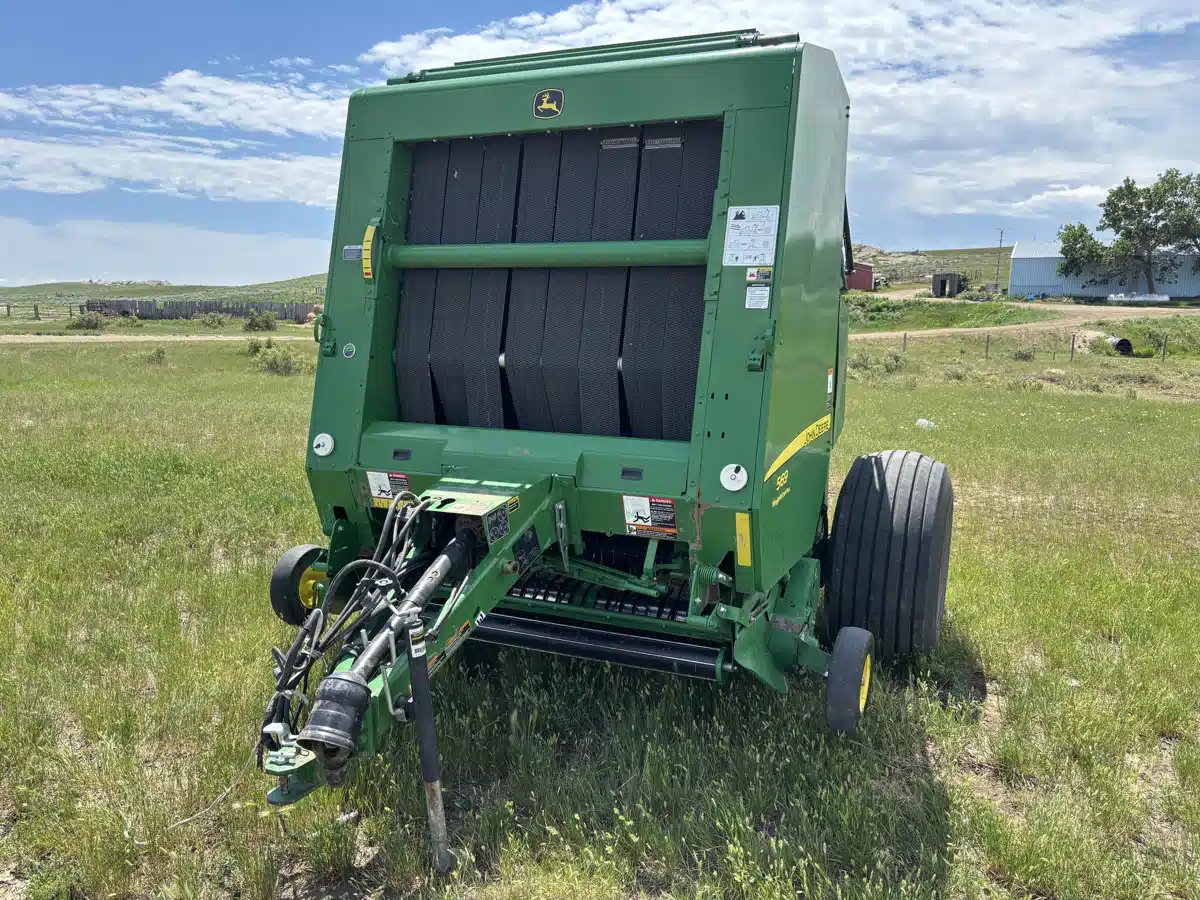 Gallery image 2 for 2015 John Deere 569 Round Baler