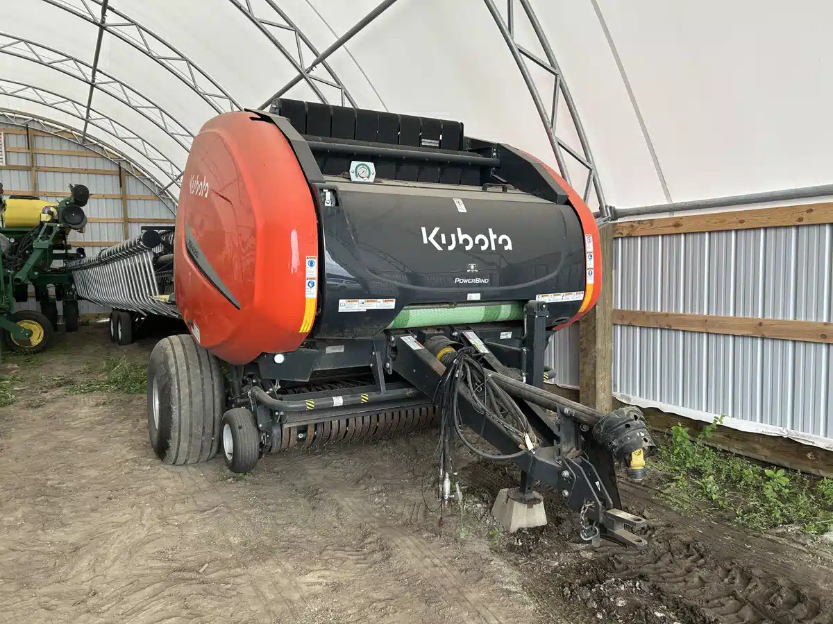 Photo de la Galerie 1 pour 2021 Kubota BV4580N Presse à Balle Ronde