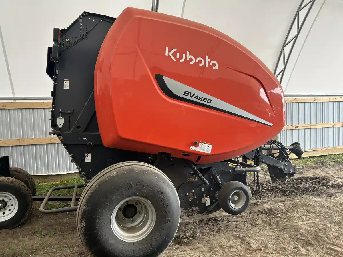 Photo de la Galerie 2 pour 2021 Kubota BV4580N Presse à Balle Ronde