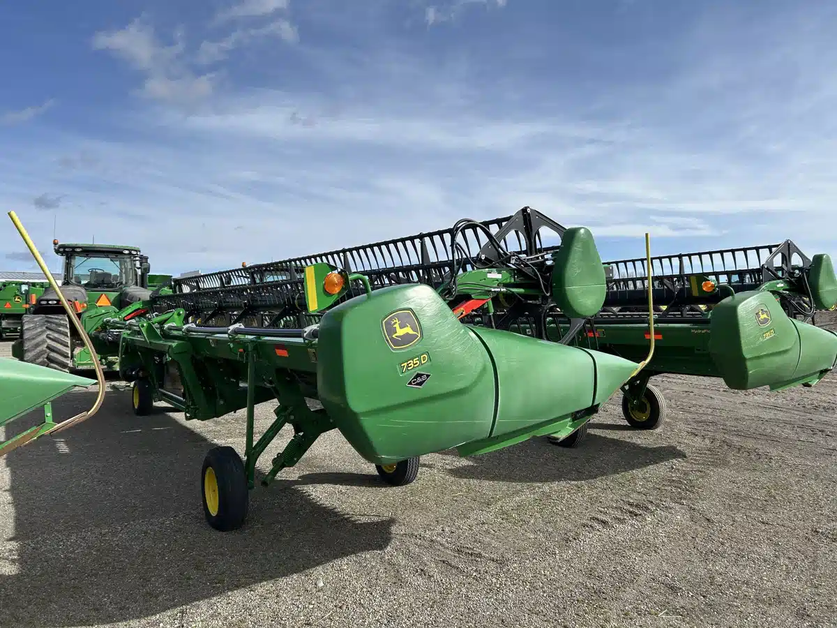 Gallery image 2 for 2023 John Deere 735FD Header - Draper