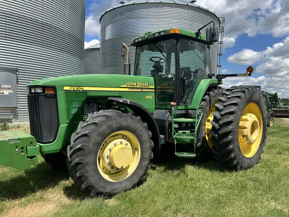 Gallery image 1 for 2000 John Deere 8410 Tractor