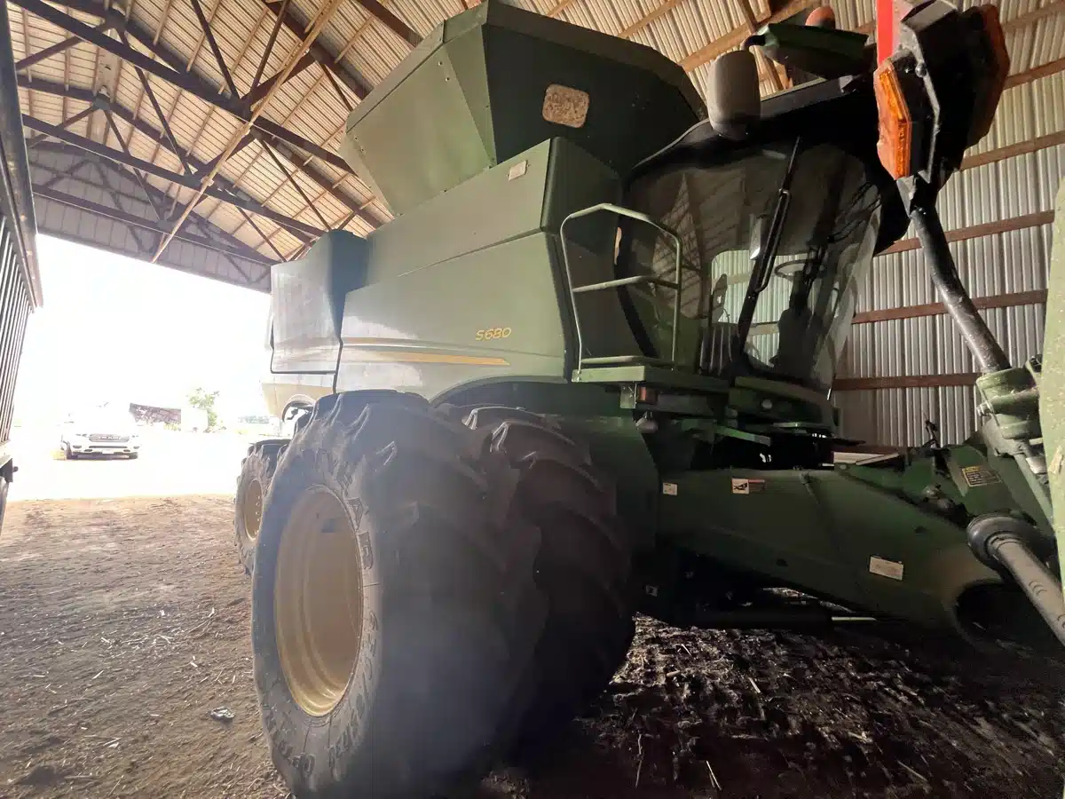 Gallery image 2 for 2015 John Deere S680 Combine