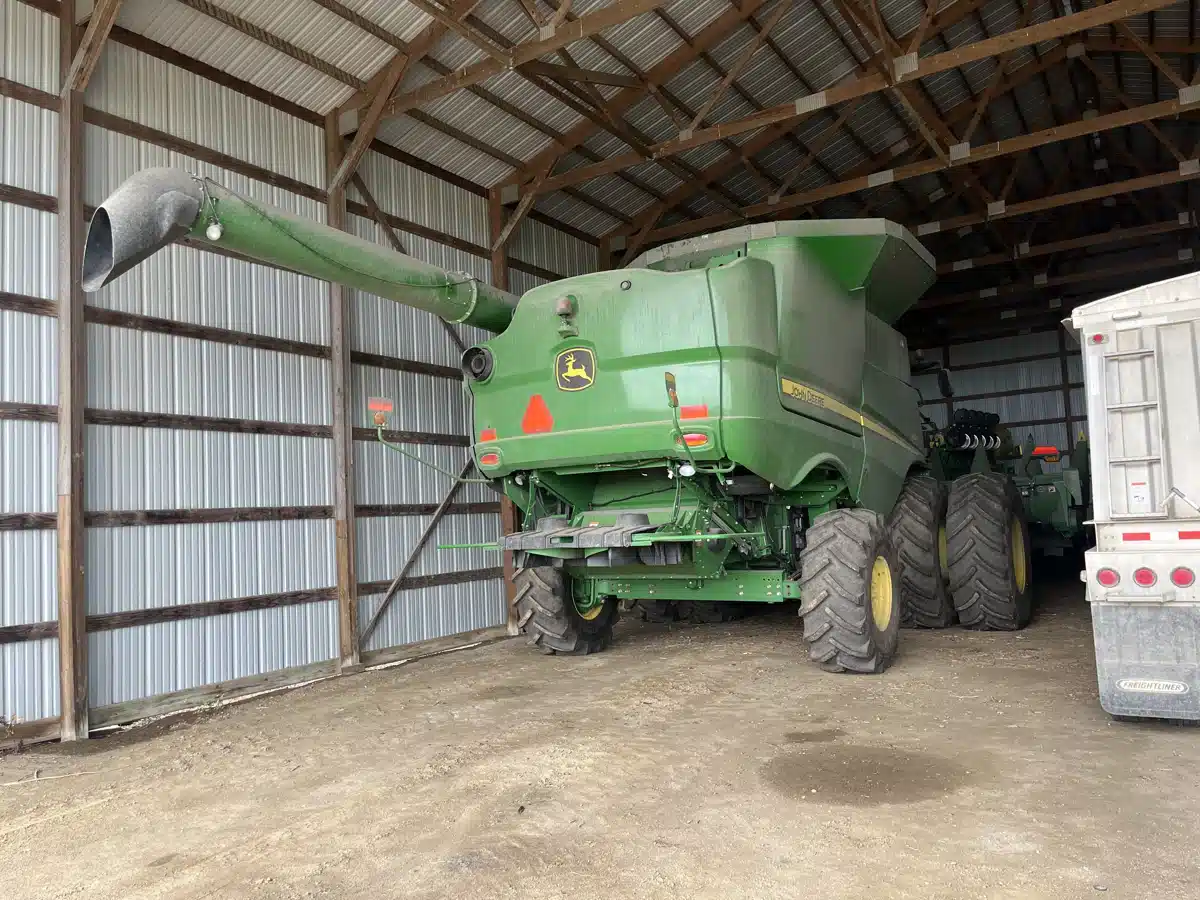 Gallery image 1 for 2015 John Deere S680 Combine
