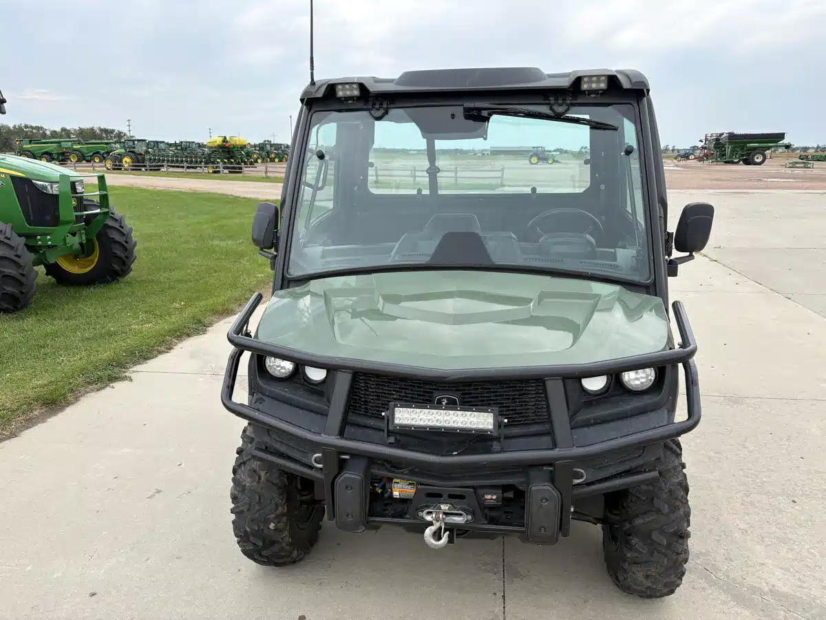 Gallery image 2 for 2024 John Deere XUV 835M Utility Vehicle
