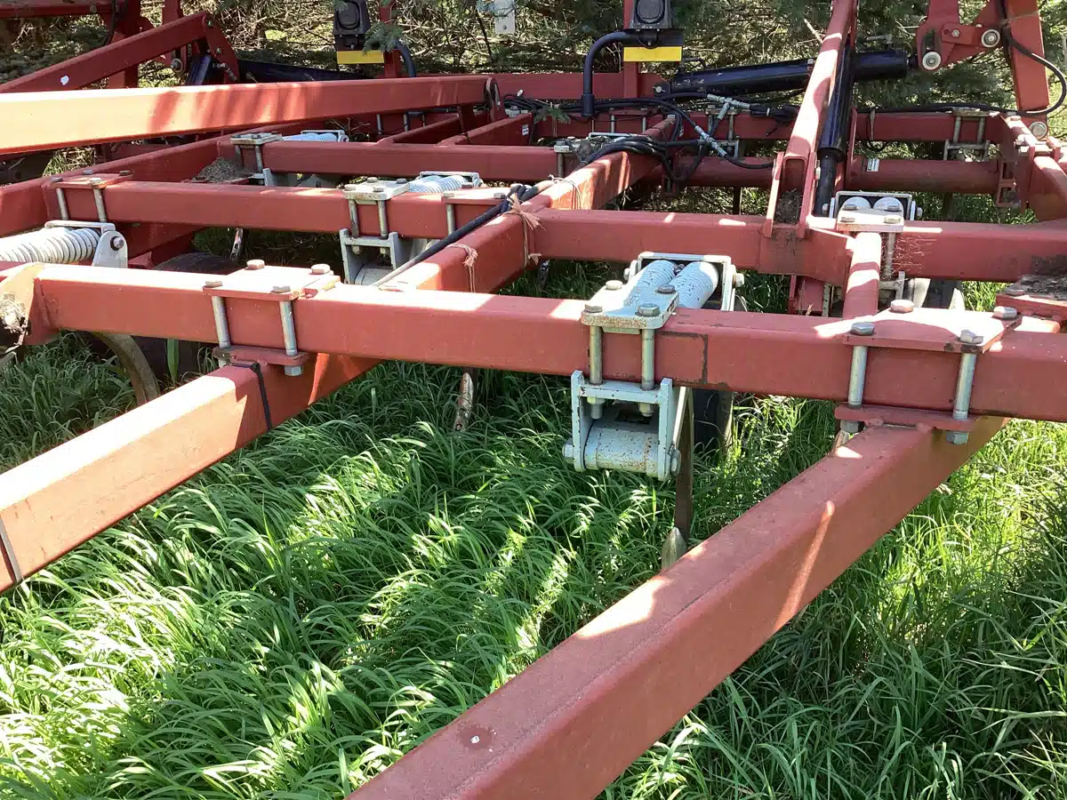 Gallery image 2 for 2003 Wil-Rich 5800 Chisel Plow