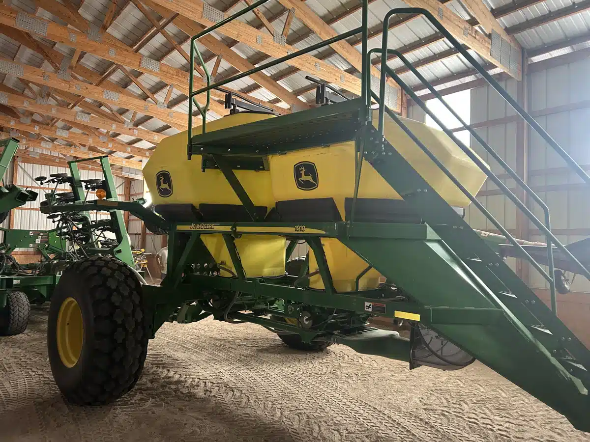 Gallery image 2 for 2012 John Deere 1890 Air Drill