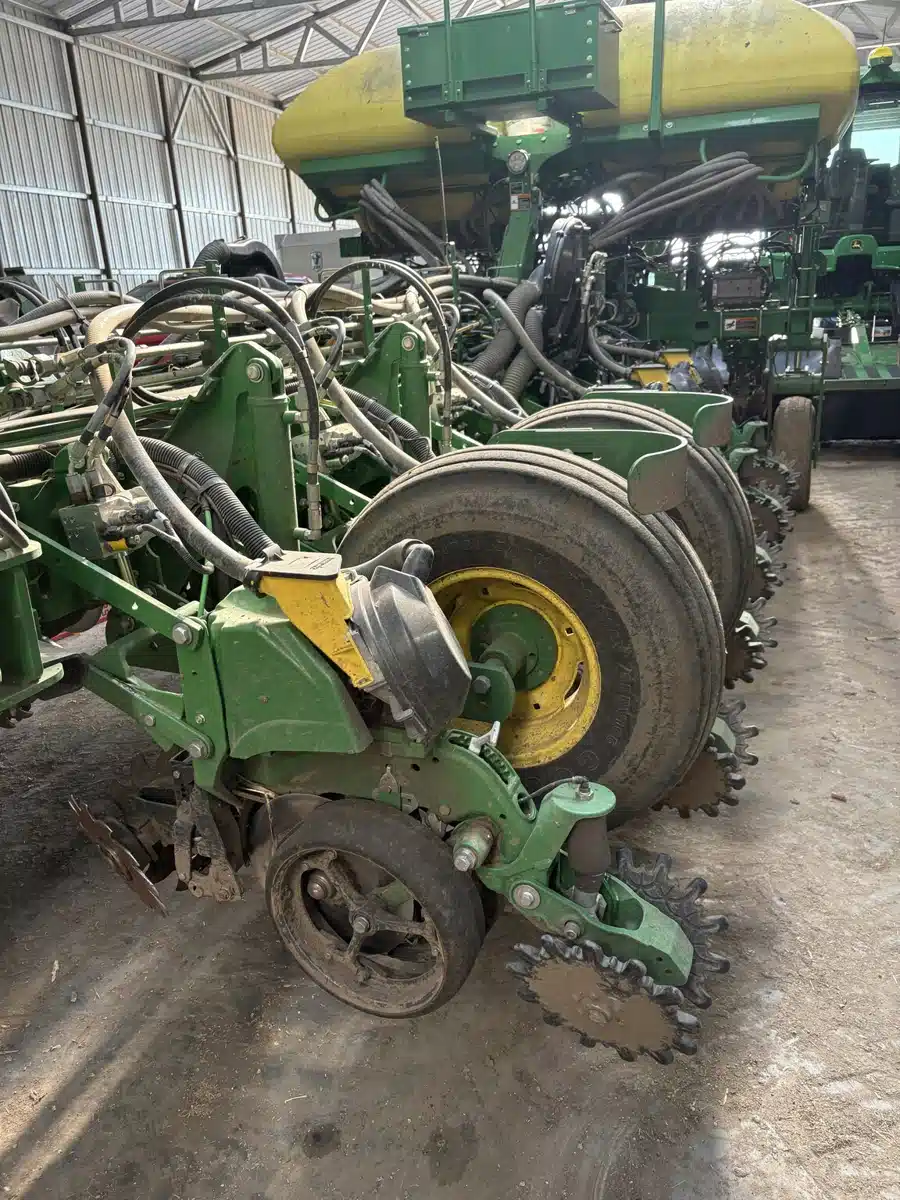 Gallery image 2 for 2019 John Deere 1775NT Planter