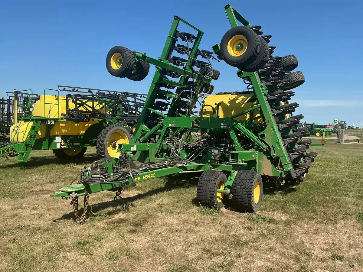 Photo de la Galerie 2 pour 2023 John Deere N542C Semoir à air
