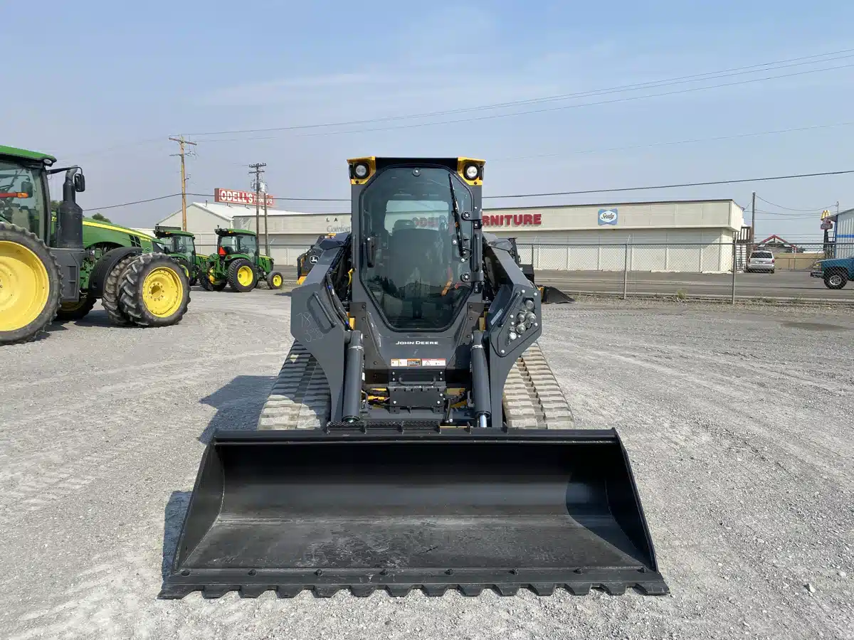 Photo de la Galerie 2 pour 2026 John Deere 335 P Chargeur sur chenilles