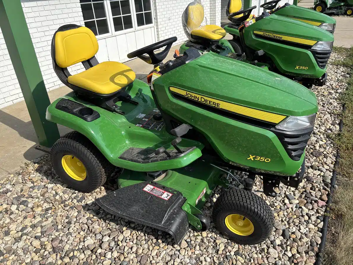 Photo de la Galerie 1 pour 2026 John Deere X350 Tracteur à pelouse
