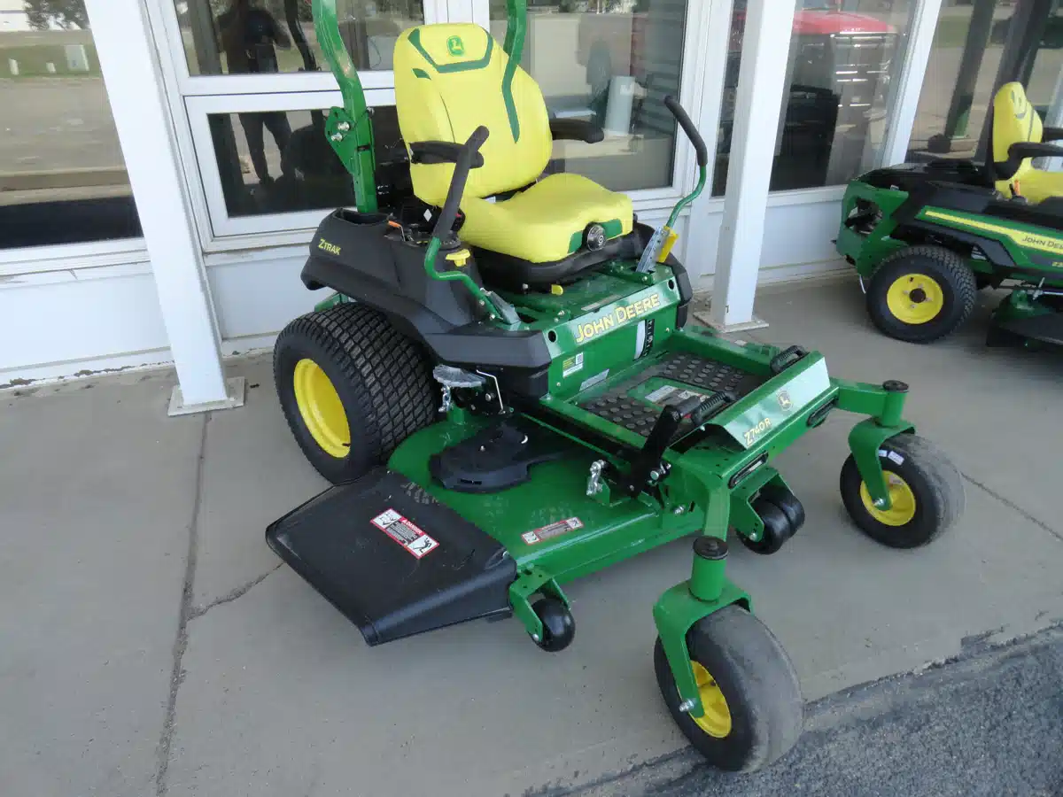 Gallery image 1 for 2026 John Deere Z740R Mower - Zero Turn