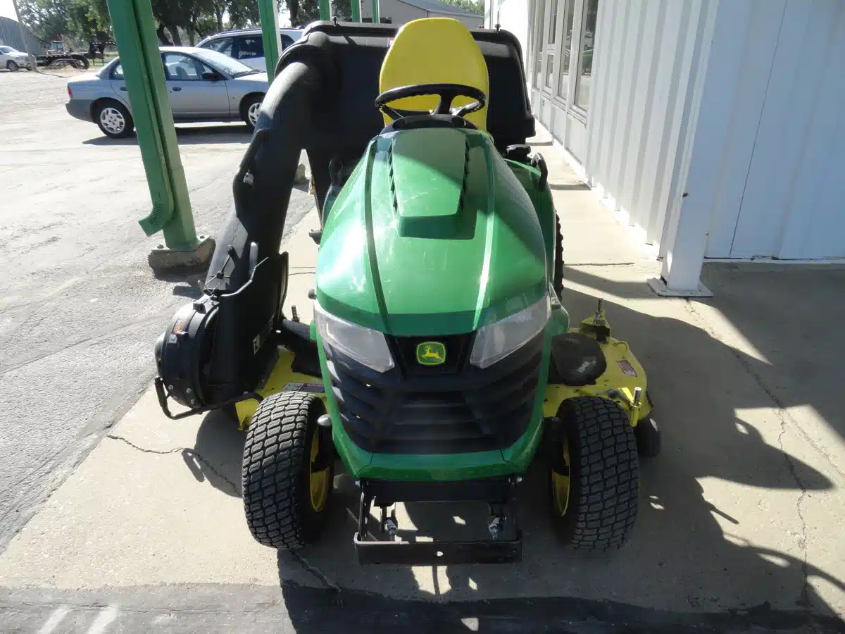 Photo de la Galerie 2 pour 2015 John Deere X590 Tracteur à pelouse