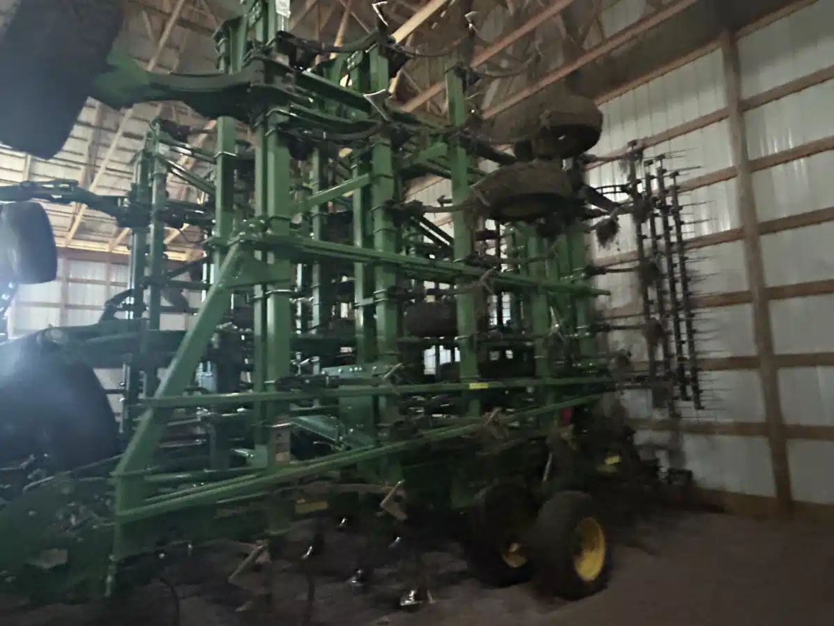 Photo de la Galerie 2 pour 2024 John Deere 2230FH Cultivateur