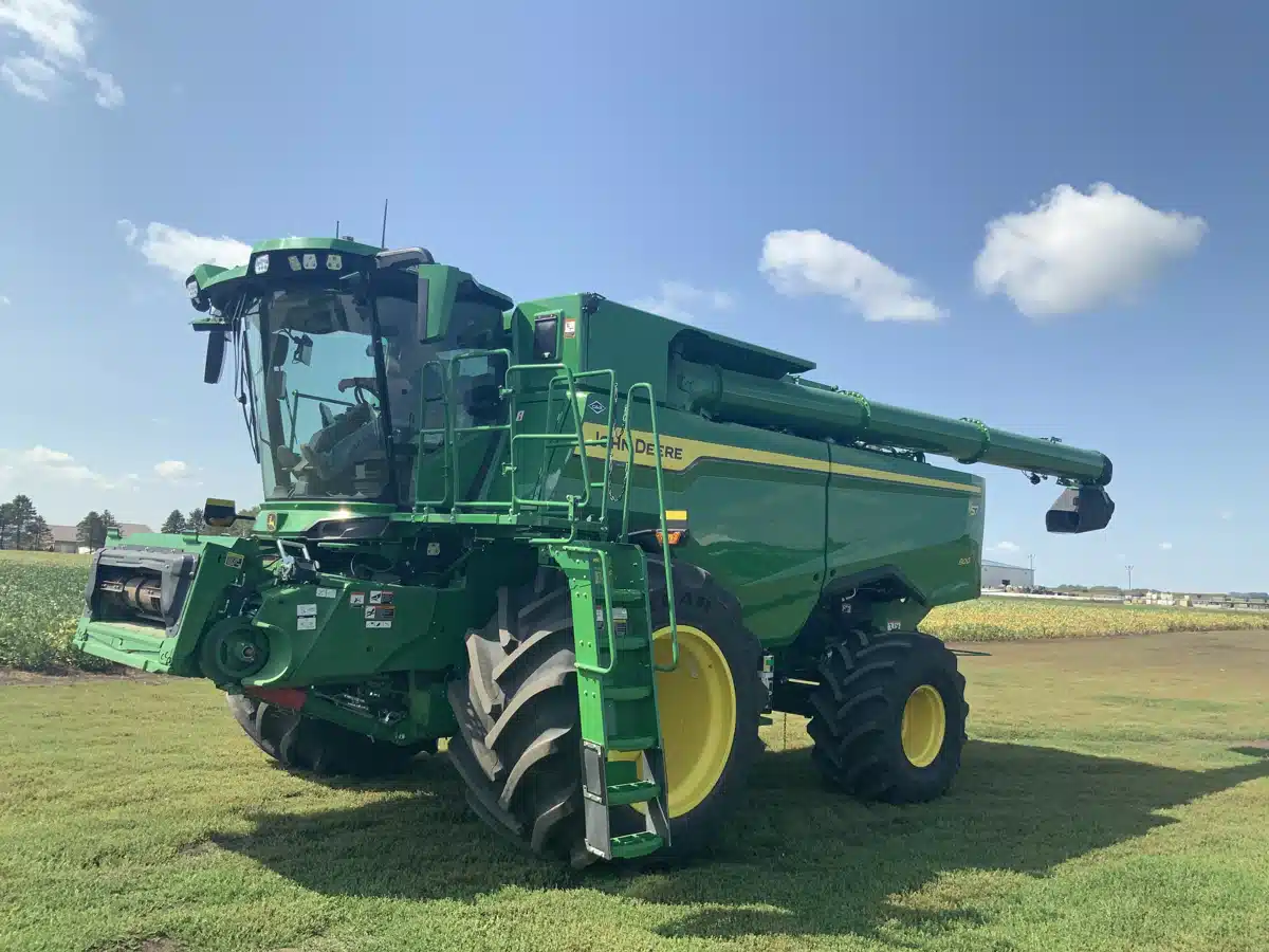 Gallery image 2 for 2025 John Deere S7 800 Combine