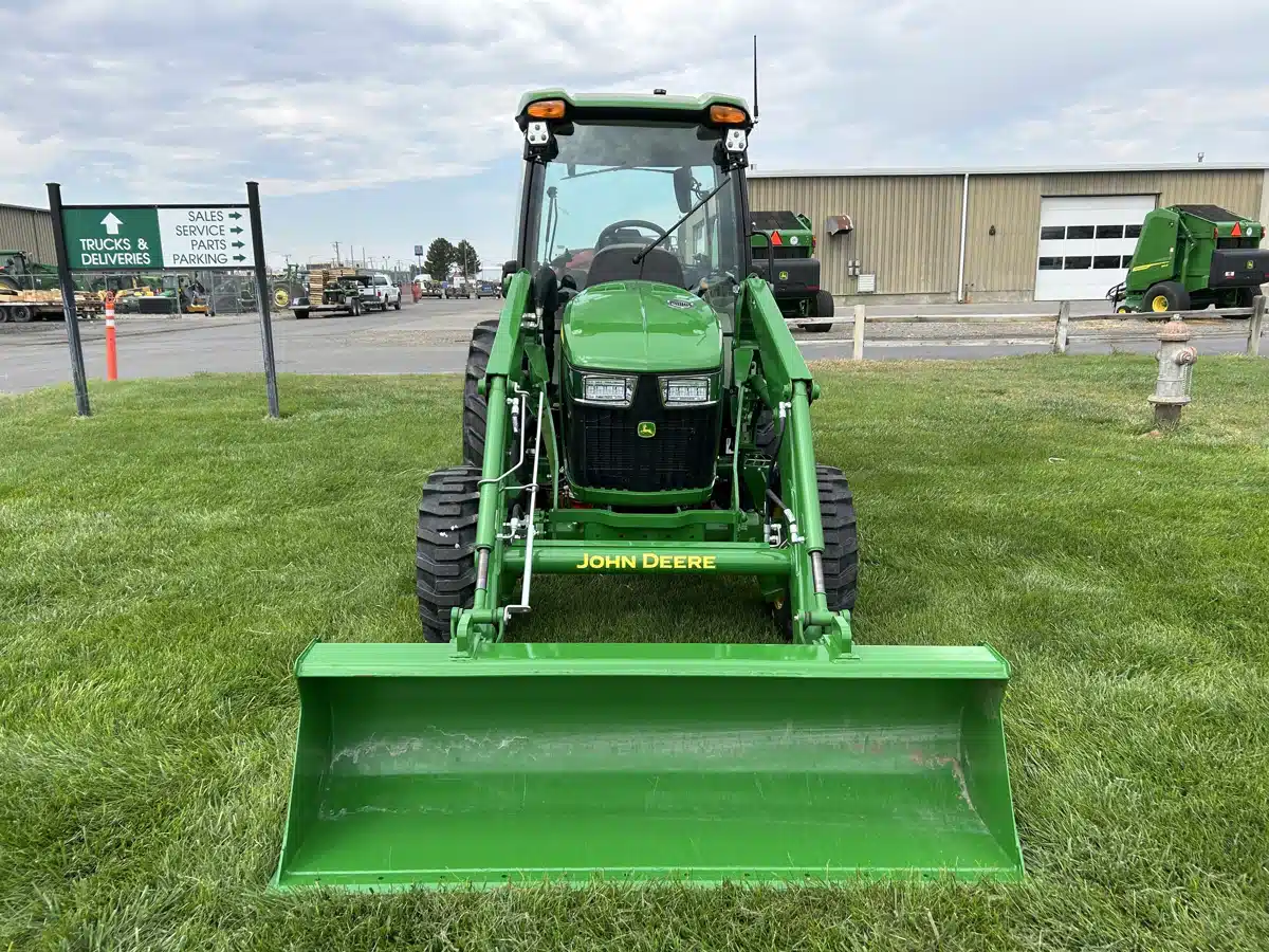 Photo de la Galerie 2 pour 2026 John Deere 4066R Tracteur