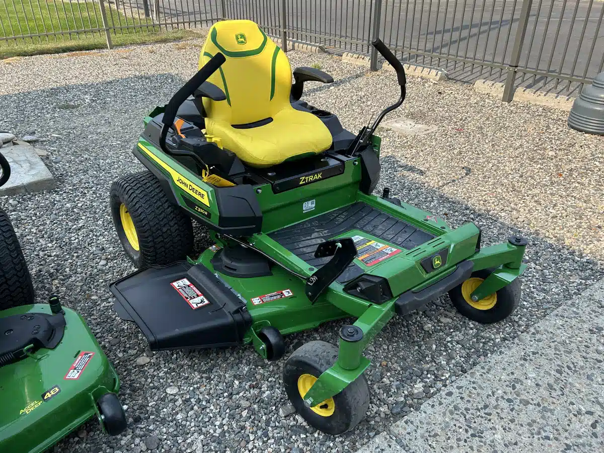 Gallery image 1 for 2026 John Deere Z330R Mower - Zero Turn