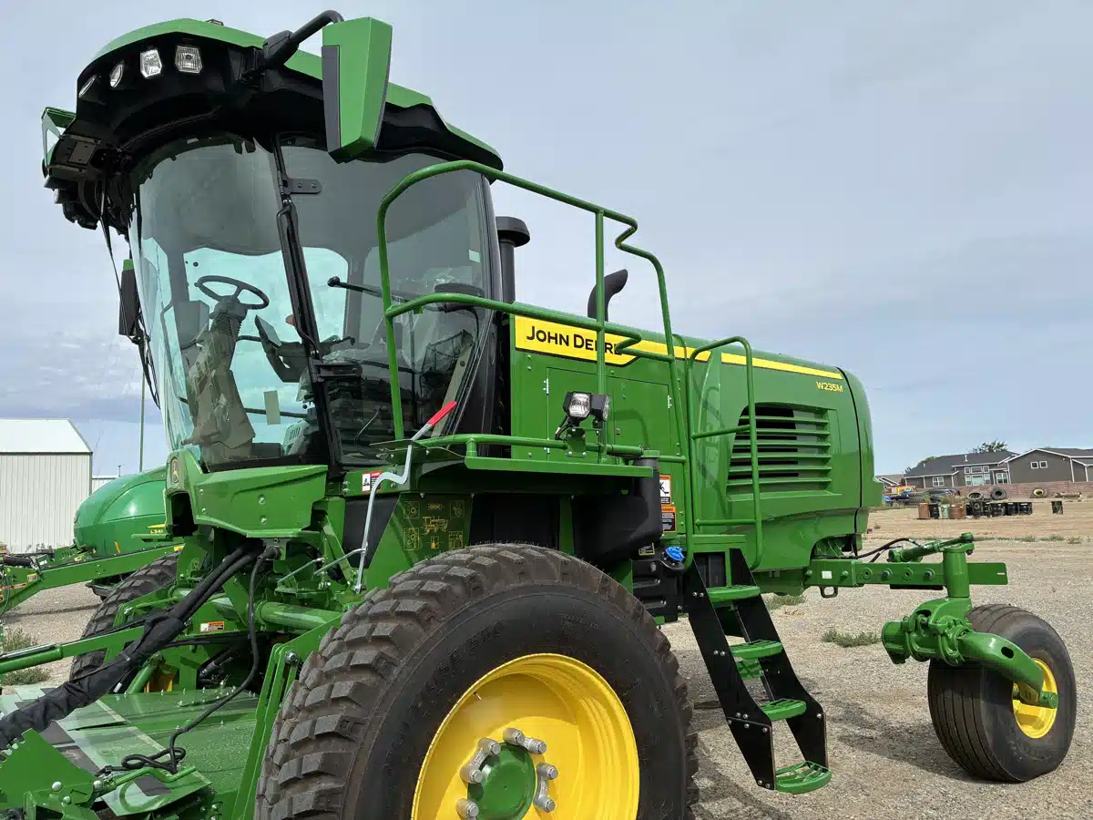 Photo de la Galerie 1 pour 2026 John Deere W235 Andaineur