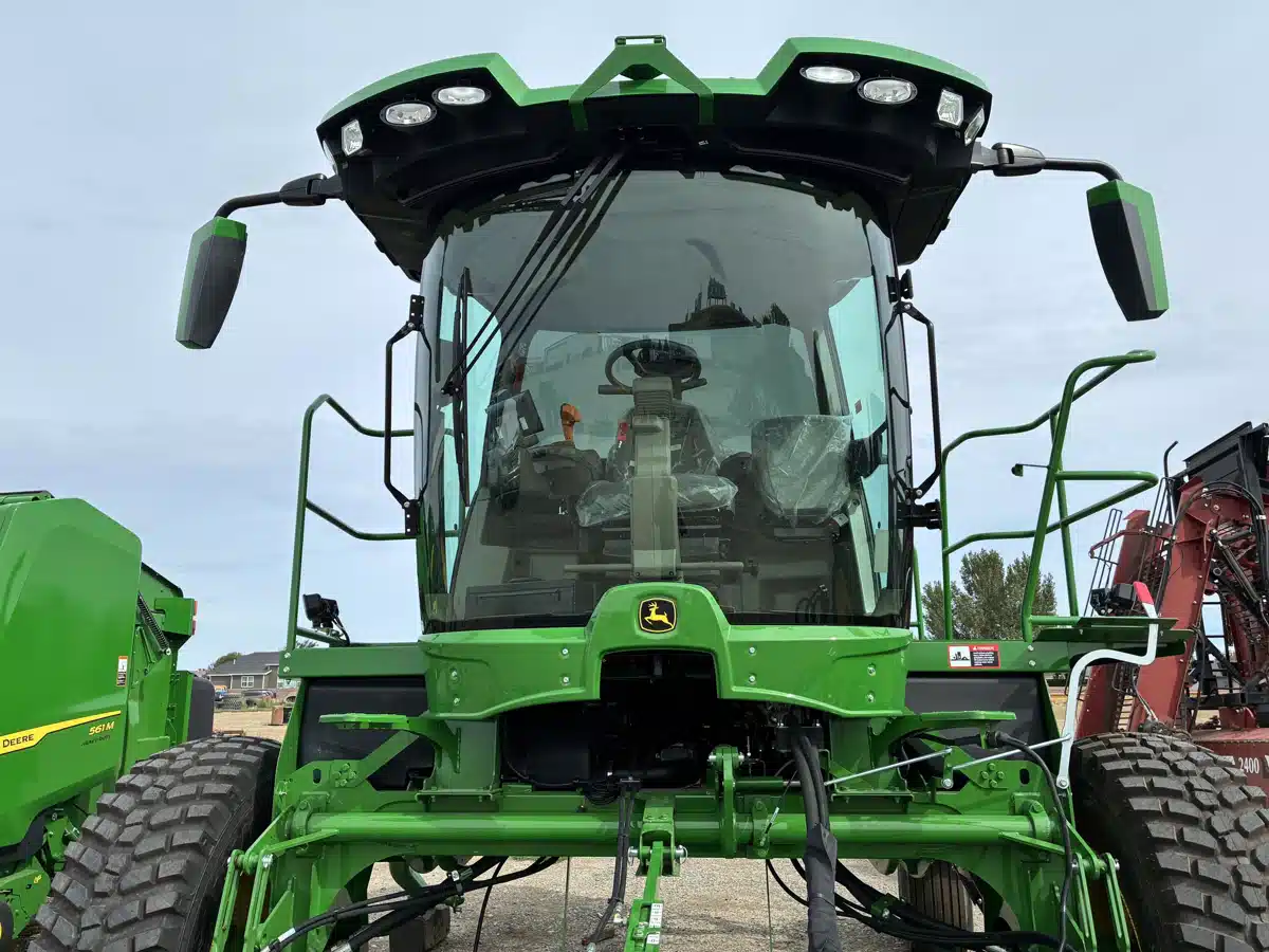 Photo de la Galerie 2 pour 2026 John Deere W235 Andaineur