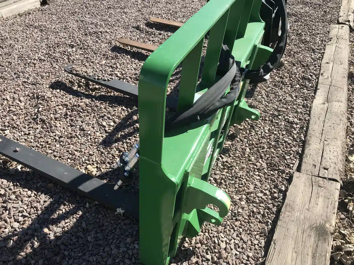 Gallery image 2 for MDS Manufacturing Global Style Pallet FOrk Tractor