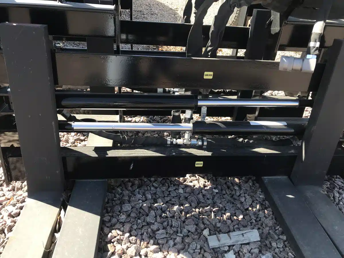 Photo de la Galerie 1 pour MDS Manufacturing WALK THRU RAIL STYLE PALLET FORK Autre