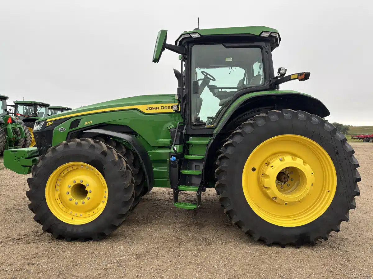 Gallery image 2 for 2025 John Deere 8R 370 Tractor