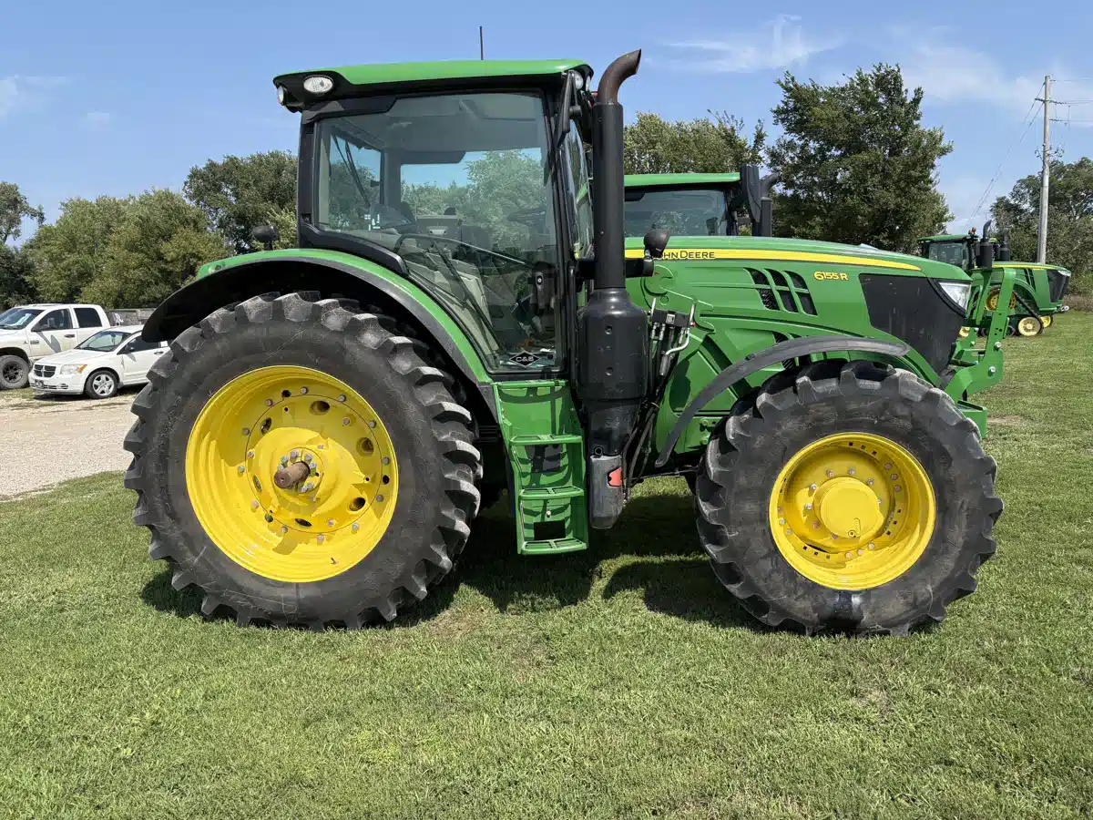 Photo de la Galerie 2 pour 2021 John Deere 6155R Tracteur