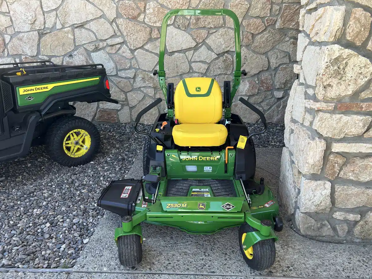Photo de la Galerie 2 pour 2026 John Deere Z530M Tondeuse à rayon de braquage zéro