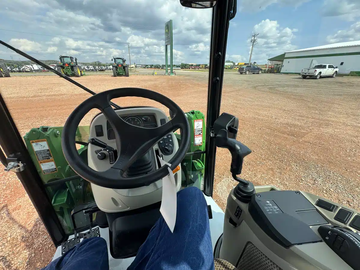 Photo de la Galerie 2 pour John Deere 4066R Tracteur