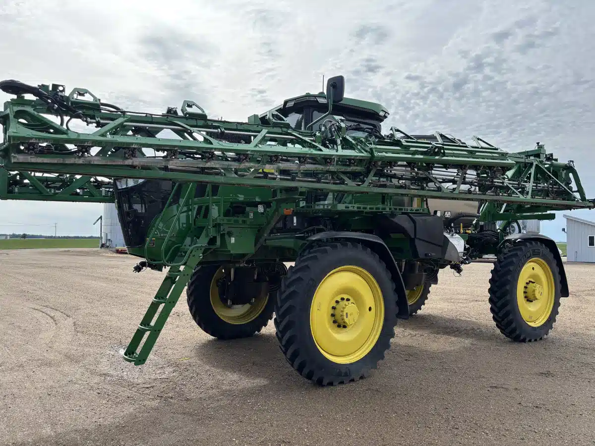 Gallery image 2 for 2026 John Deere 412R Sprayer - Self Propelled