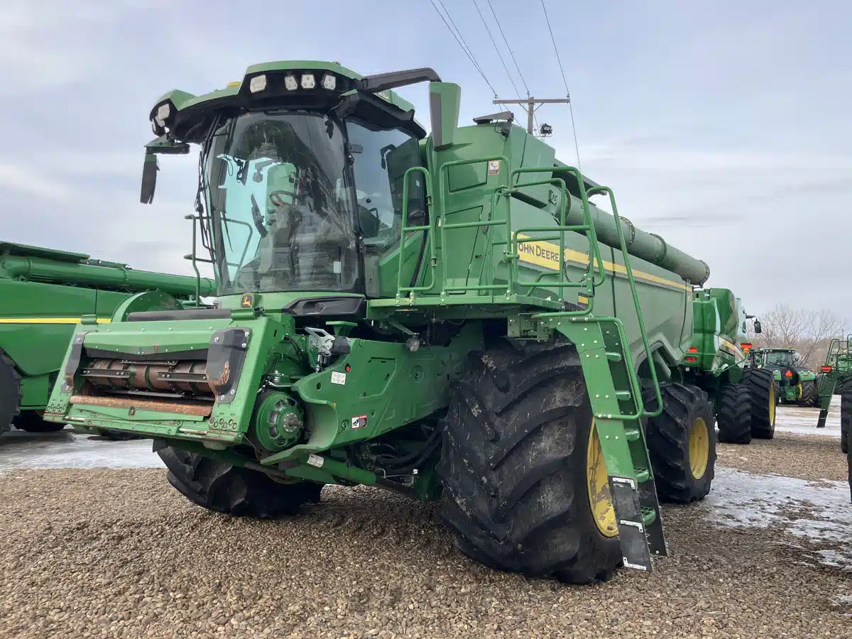 Gallery image 2 for 2025 John Deere X9 1000 Combine