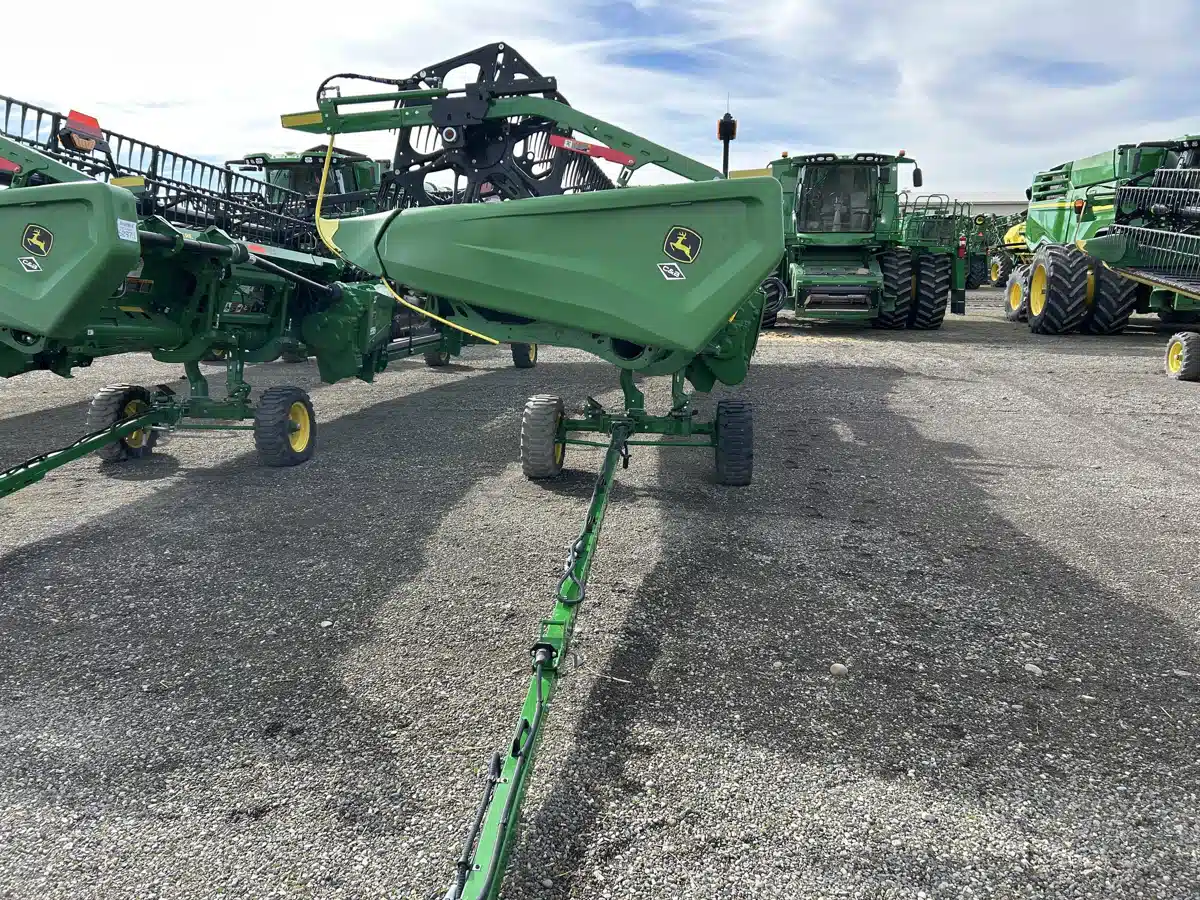 Gallery image 2 for 2024 John Deere HD35R Header - Draper