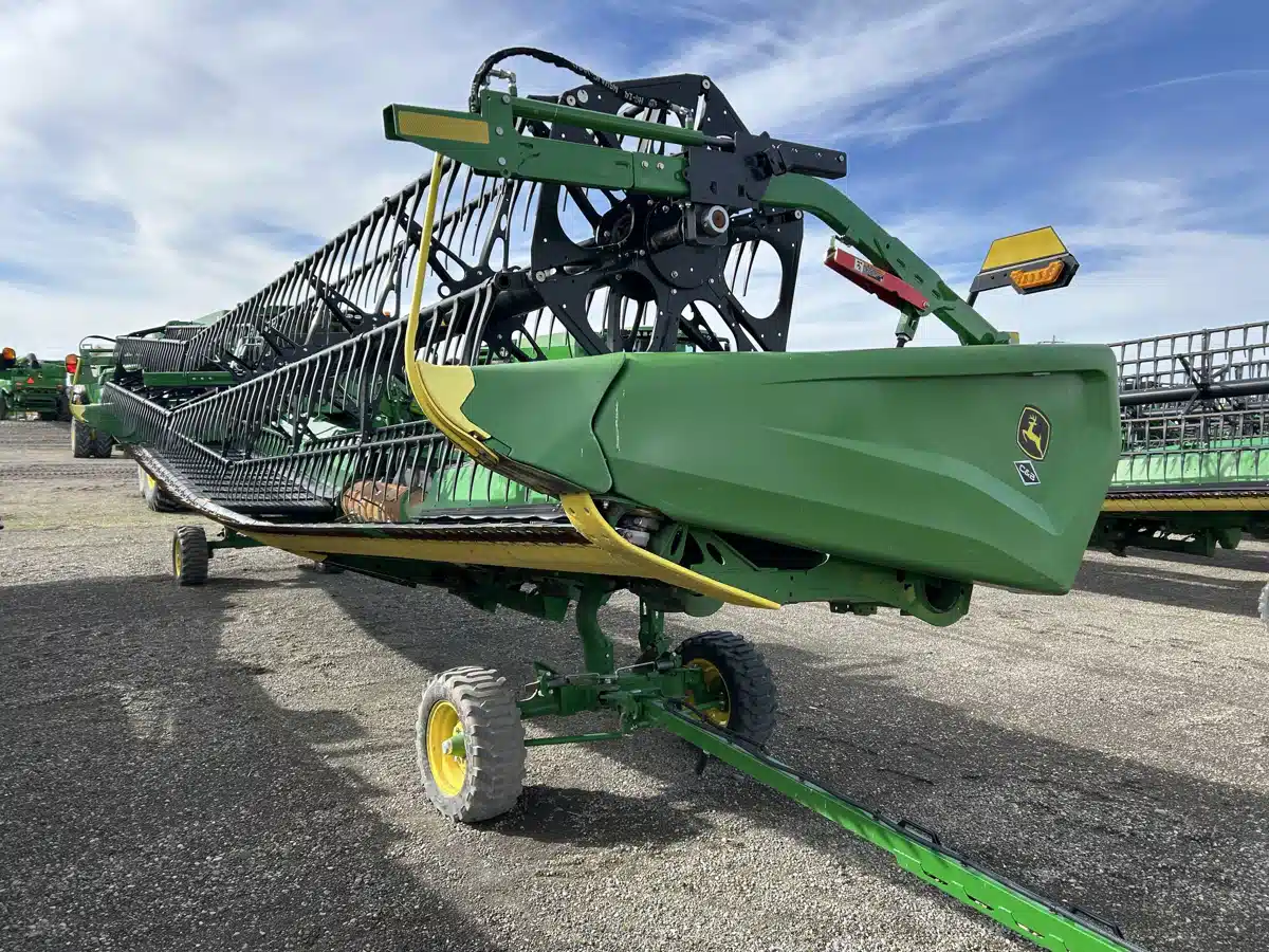 Gallery image 1 for 2024 John Deere HD35R Header - Draper