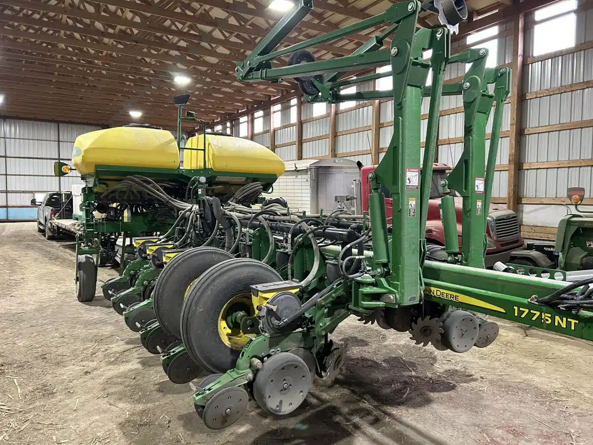 Photo de la Galerie 2 pour 2016 John Deere 1775NT Planteur
