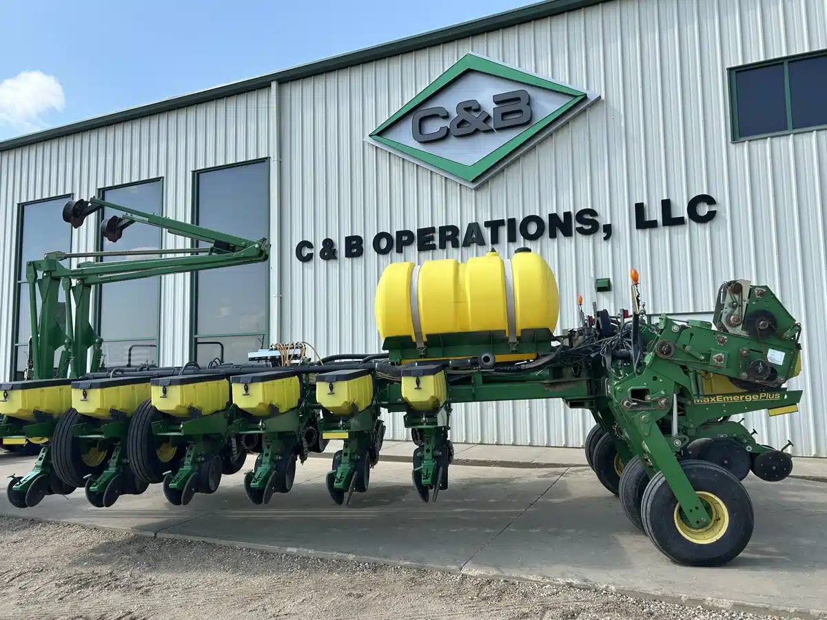 Gallery image 1 for 2002 John Deere 1770NT Planter