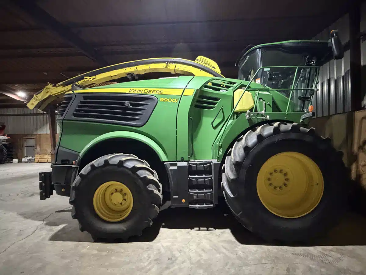 Gallery image 1 for 2024 John Deere 9900 Forage Harvester