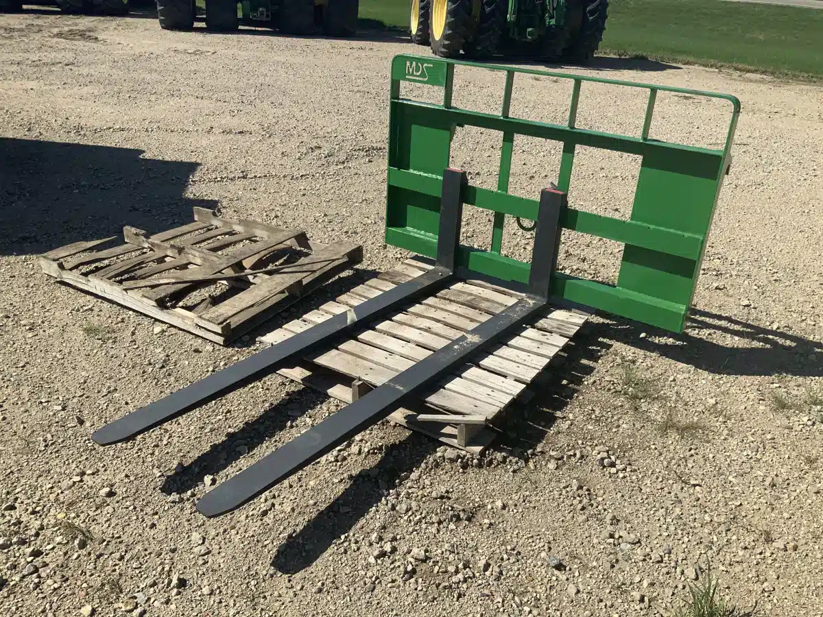 Gallery image 1 for MDS Manufacturing Rail Style Pallet Fork Attachment