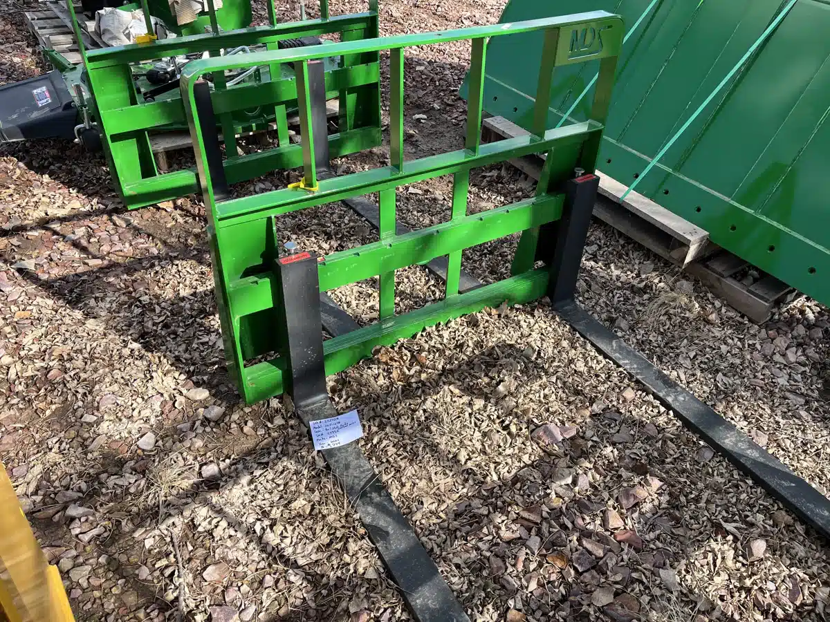 Photo de la Galerie 1 pour MDS Manufacturing Rail Style Pallet Forks Accessoires