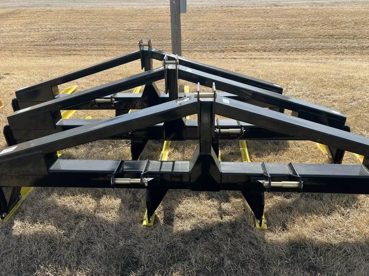 Gallery image 1 for MDS Manufacturing 3-POINT TWO BALE CARRIER Attachment