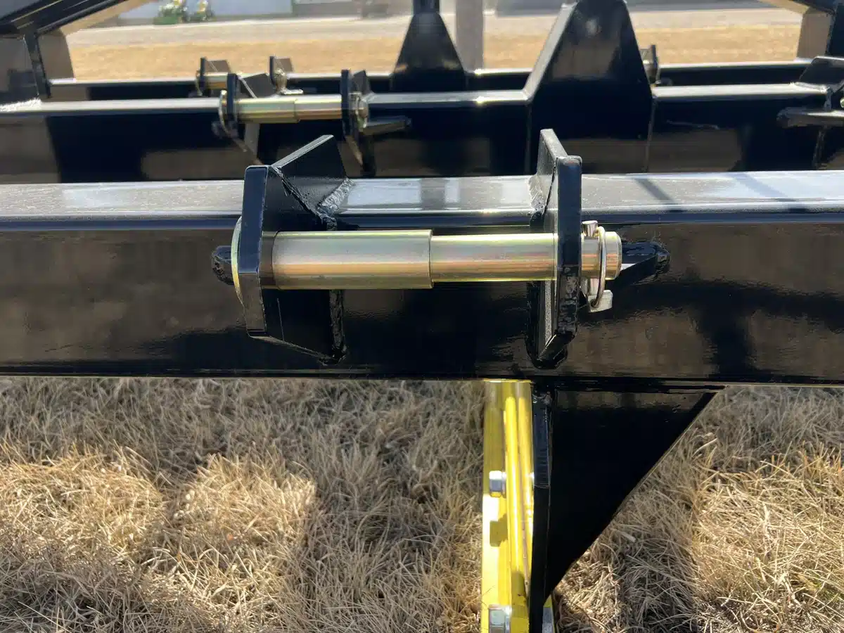 Gallery image 2 for MDS Manufacturing 3-POINT TWO BALE CARRIER Attachment