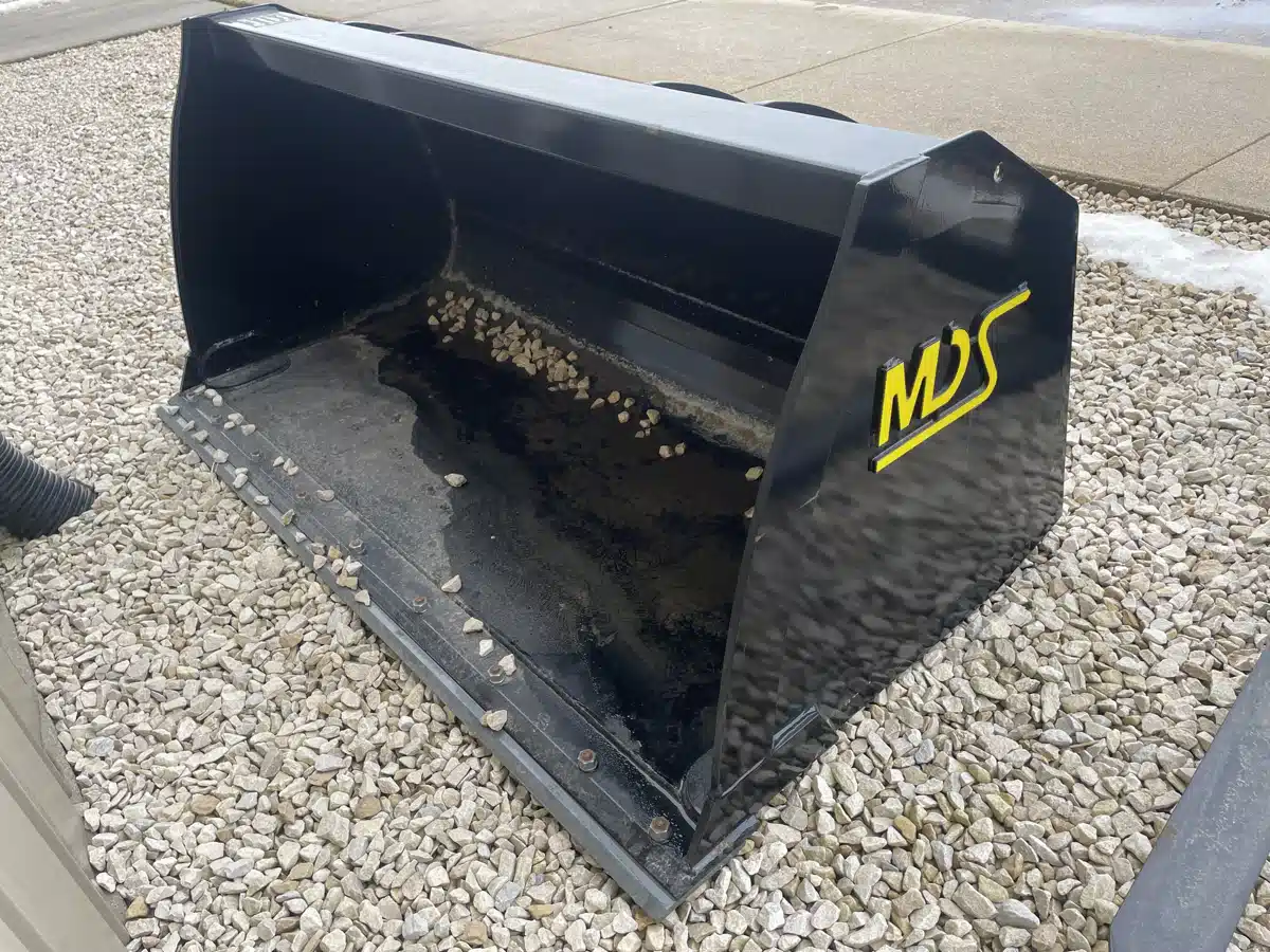 Photo de la Galerie 2 pour MDS Manufacturing 6' SKID STEER BUCKET Accessoires