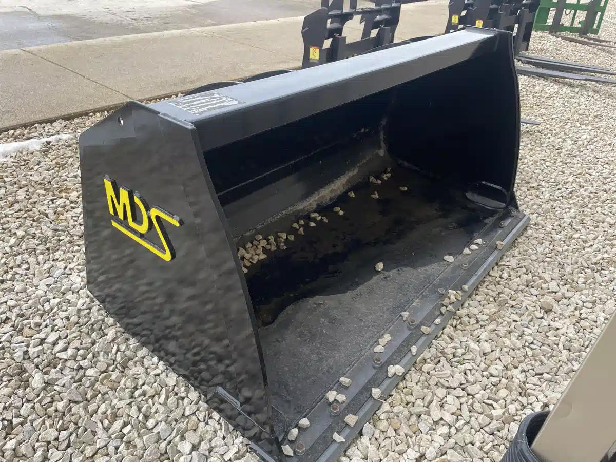 Photo de la Galerie 1 pour MDS Manufacturing 6' SKID STEER BUCKET Accessoires