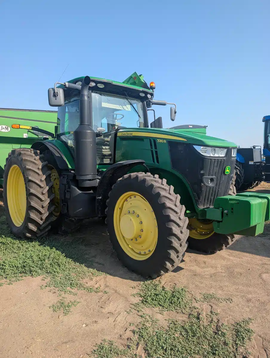 Gallery image 1 for 2016 John Deere 7210R Tractor