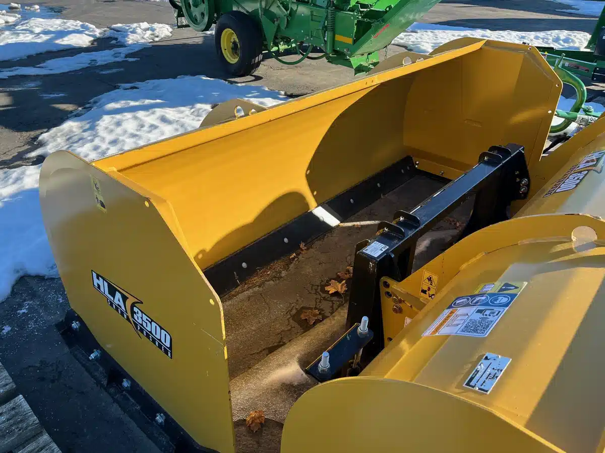Photo de la Galerie 1 pour HLA Attachments 3500 8' Snow Pusher Accessoires