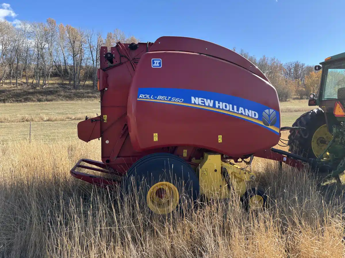 Gallery image 2 for 2021 New Holland ROLL-BELT 560 Round Baler