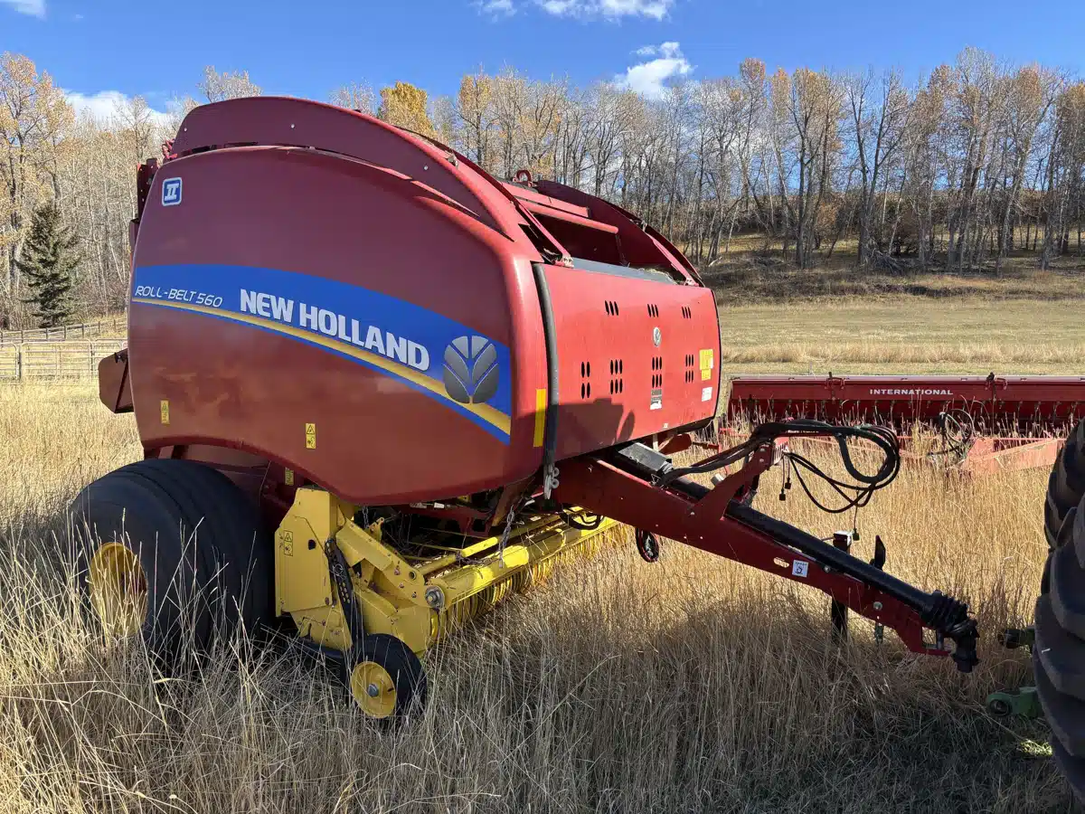 Gallery image 1 for 2021 New Holland ROLL-BELT 560 Round Baler
